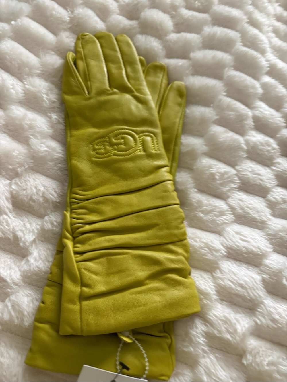 UGG Chartreuse Buttery soft leather Gloves size Large - Luxury! NWT